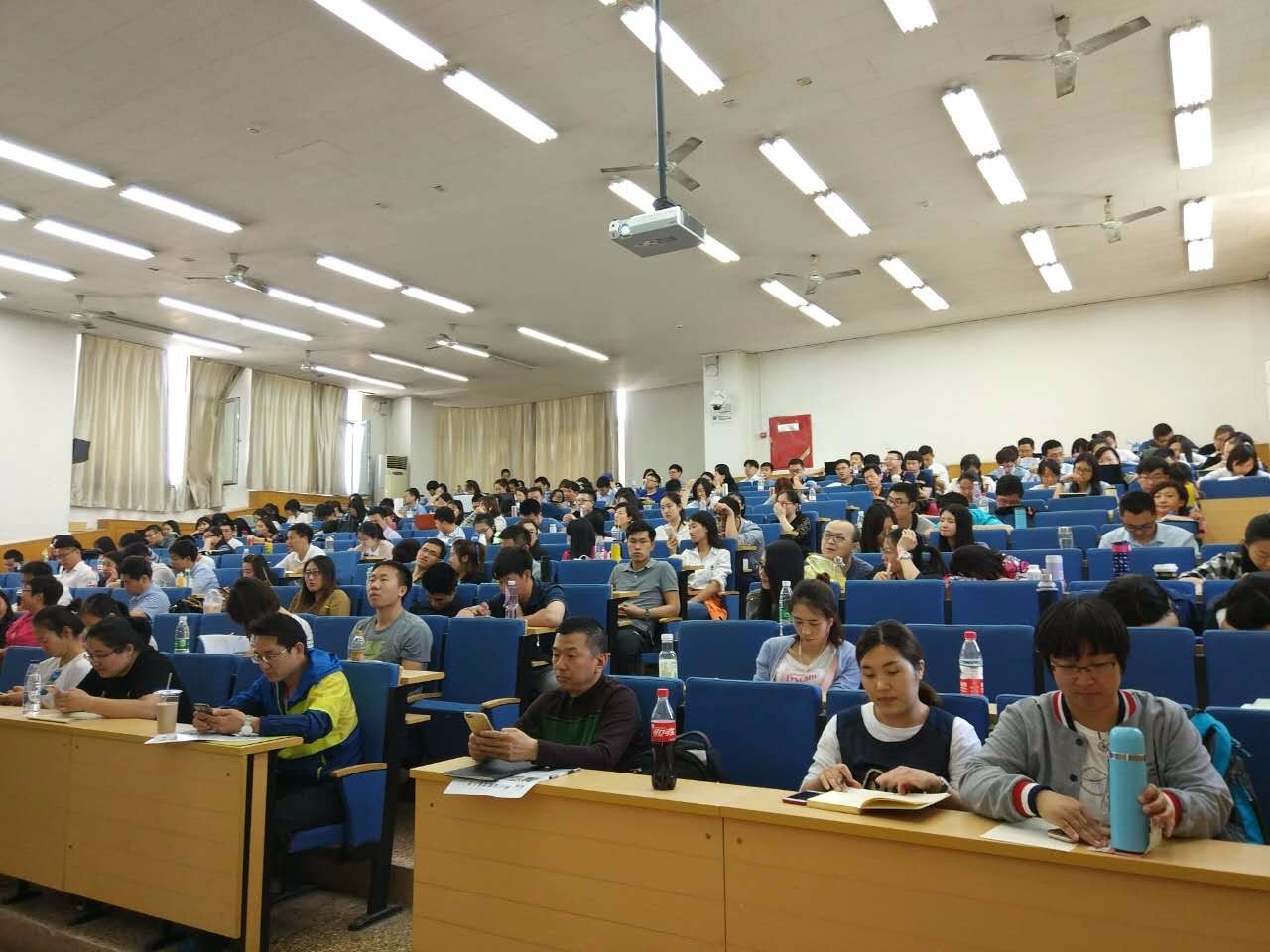 對外經濟貿易大學學員上課風采