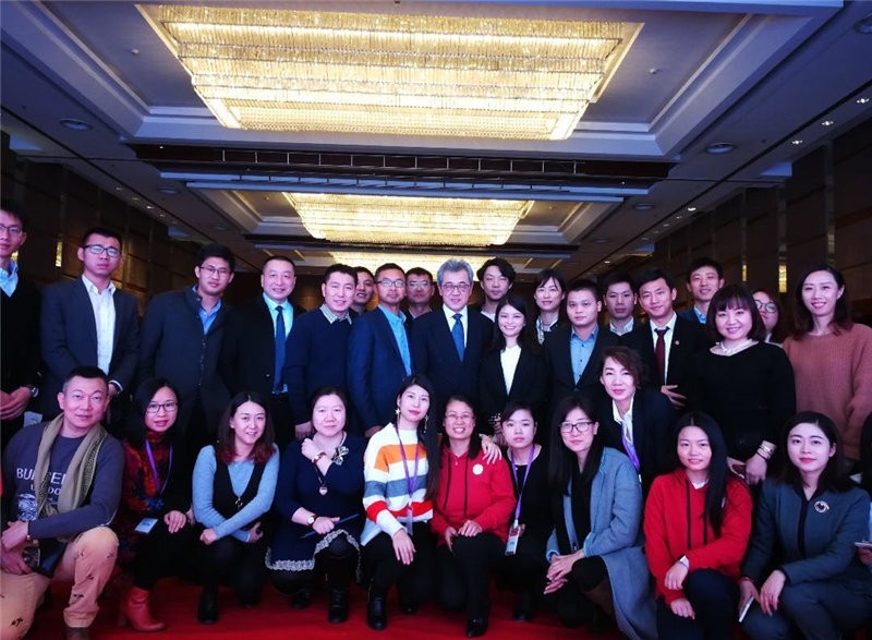 美國索菲亞大學老師合影圖集